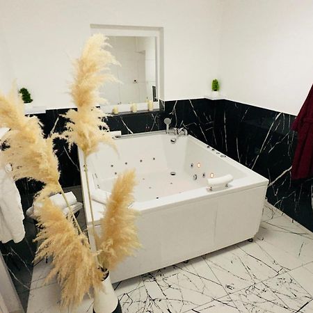Hedonist Spa Jacuzzi Sarajevo Free Parking 外观 照片